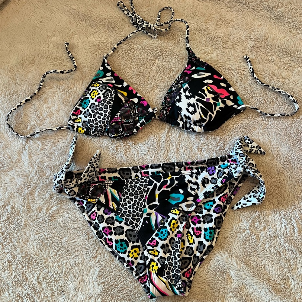 Reversible bathing suit